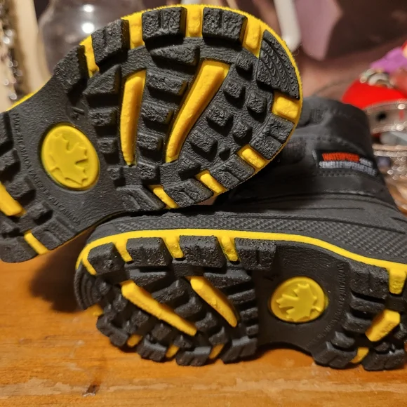 Boots - Picture 4 of 5